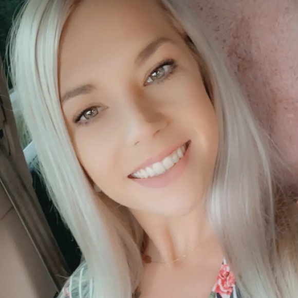 Meet your Posher, Ciara - Picture 2 of 2